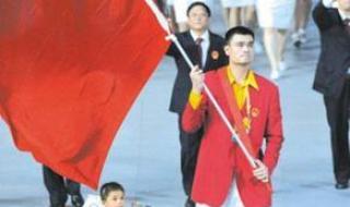 2008年东南卫视播过的一部电视剧,是一部科幻片.这部片因汶川地震而停播.大概是七、八月份播的 汶川地震电视剧